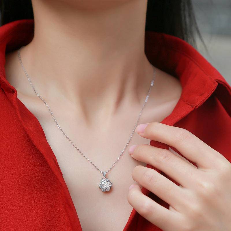 Flower-Shaped Sterling Silver Moissanite Pendant Necklace